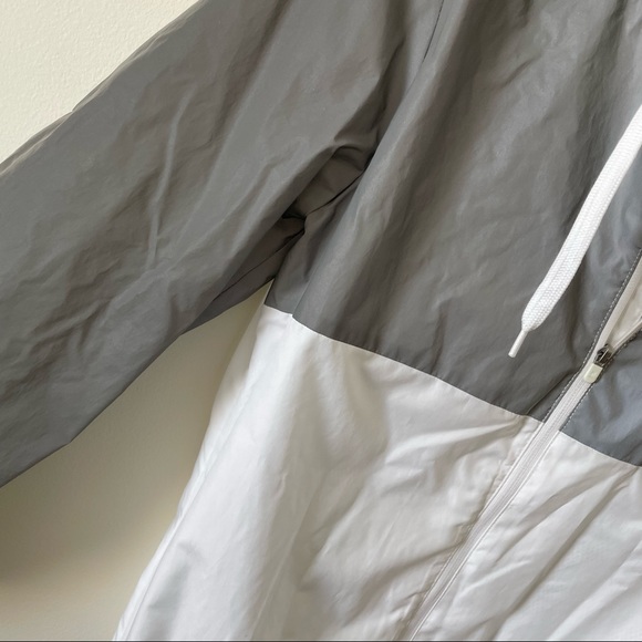 *HOT ITEM* Fila Reflective Running Windbreaker - Picture 6 of 10